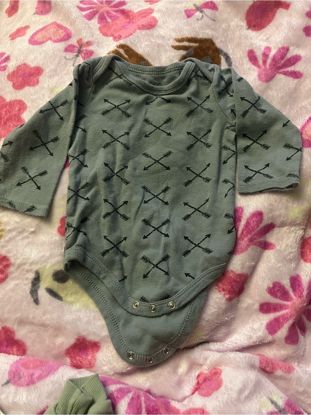 Sage Green Arrow-Print Long-Sleeve Baby One-Piece